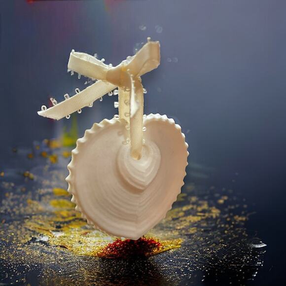 Retired Heart Shell Ornament Artist Margaret Furlong, “Oh Sweetest Hearts" 1986 - Picture 5 of 8